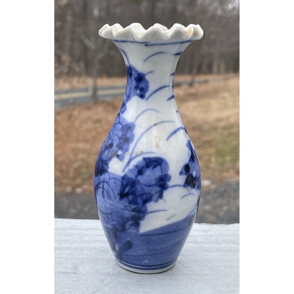 Antique Japanese Porcelain Hand Painted Blue White Ruffle Rimmed Vase Meiji 19th - Picture 10 of 14